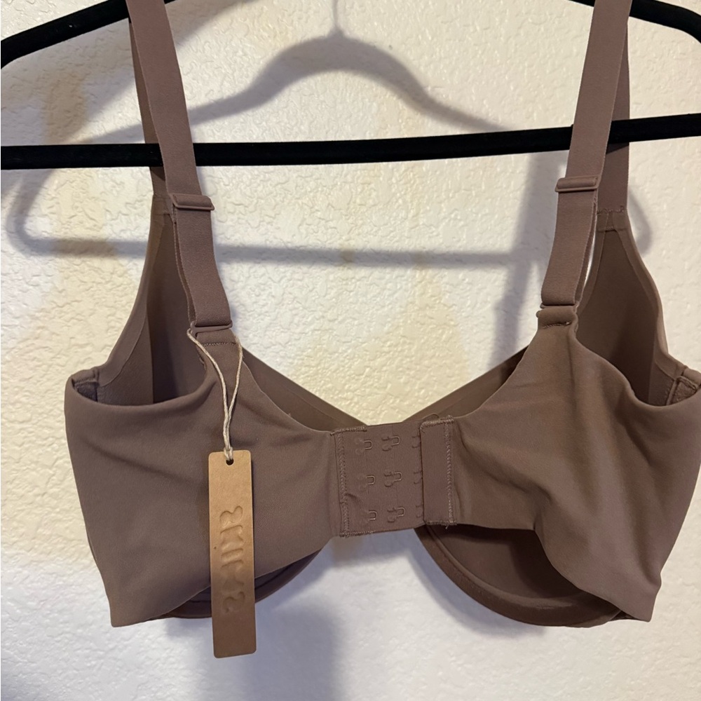 SKIMS Seamless Bra - Picture 2 of 3